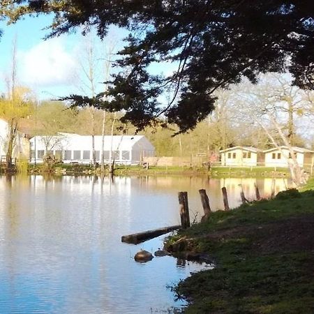 Domaine De L'Etanchet Hotel Saint-Hilaire-le-Vouhis Екстериор снимка